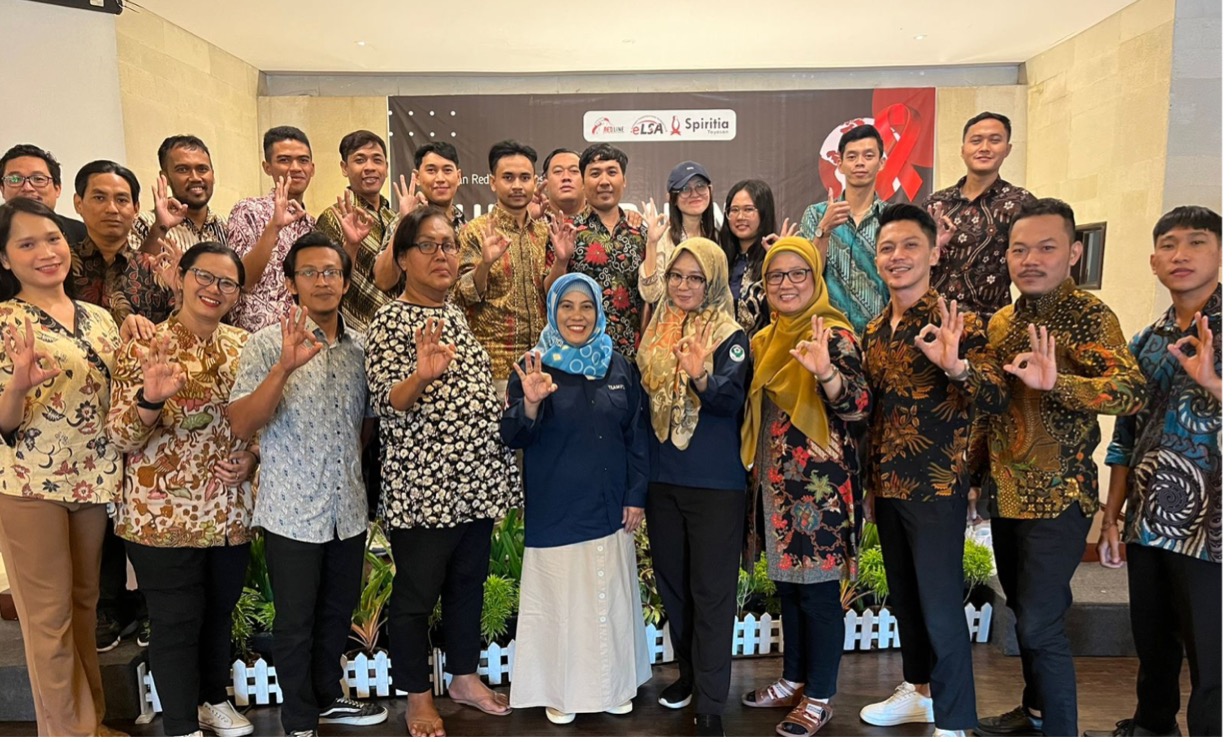 Narasumber dari Subkoordinator Seksi P2PM Dinas Kesehatan Kabupaten Kediri, Retno Handayani, SKM, M.Kes untuk membahas kerjasama Yayasan Redline dan Dinas Kesehatan. Redline juga mengundang narasumber dari Direktur Yayasan Mahameru Surabaya, Farid Hafifi, SPi